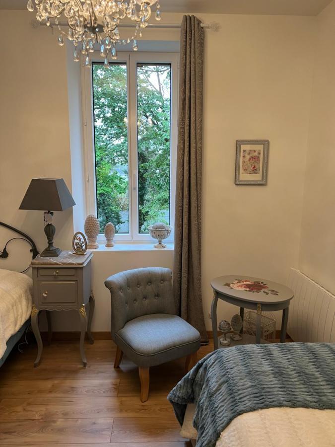 Chateau Segot Neuilly-le-Real Exterior photo